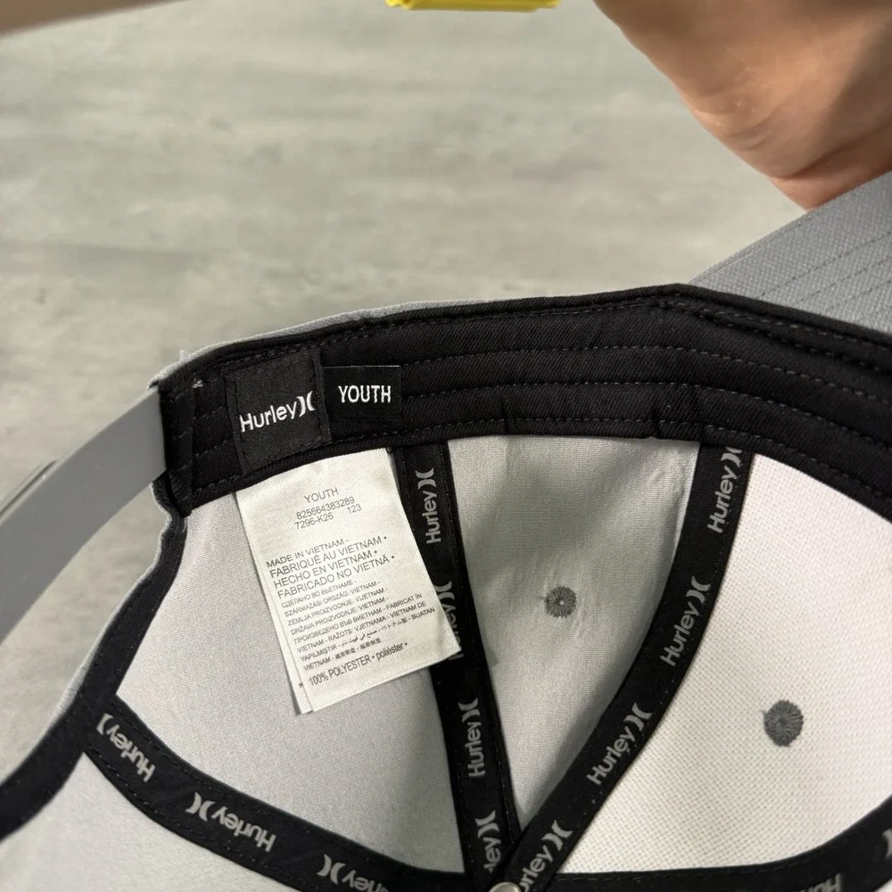Hurley‎ Snapback Hat Gray Black Youth H20 Dri Surf Skate Swim Gorpcore Outdoor